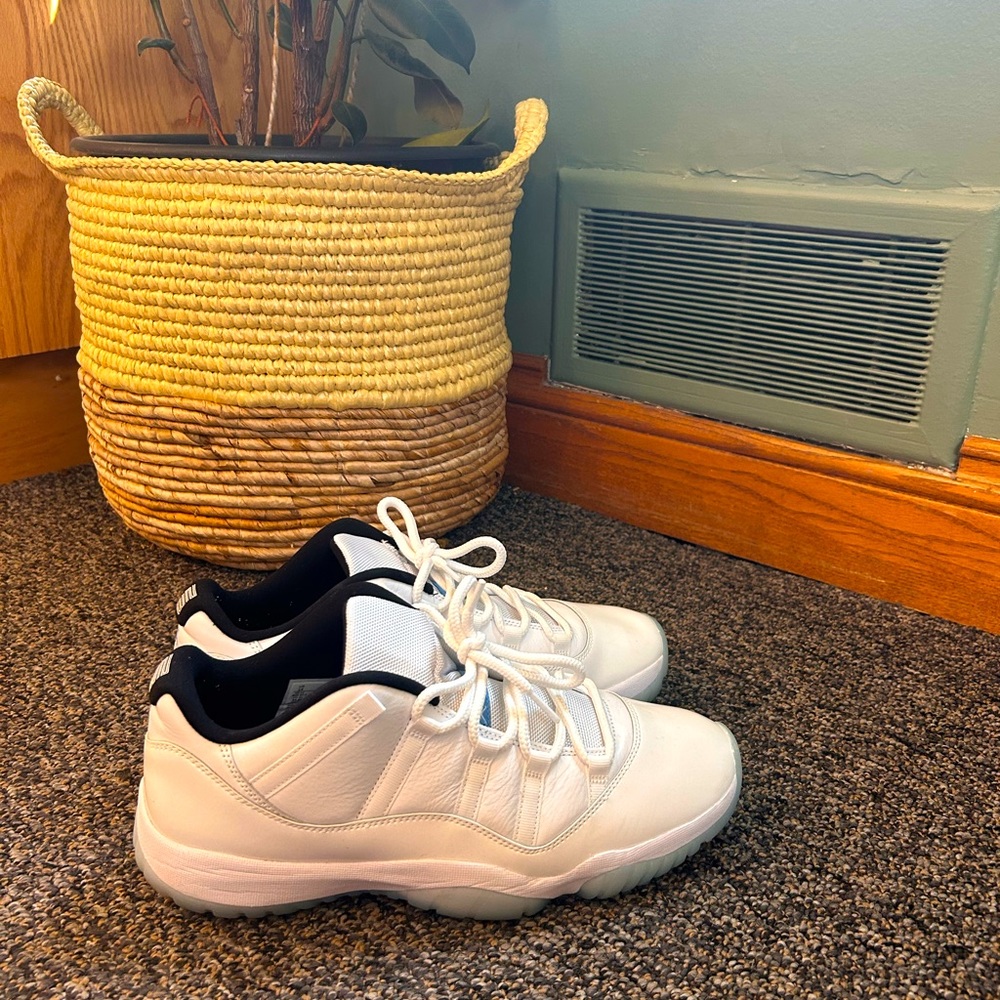 Jordan 11 legend blue
